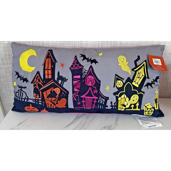 Halloween Pillow 12" x 24" Haunted Houses Village & Ghosts Vivid‎ Colors New ! - Picture 1 of 7